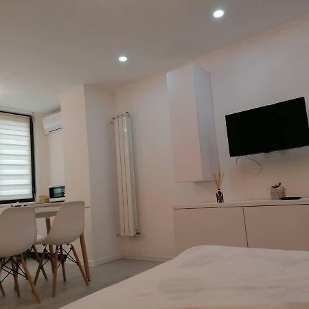 White Studio Apartment คลูจ-นาโปกา ภายนอก รูปภาพ