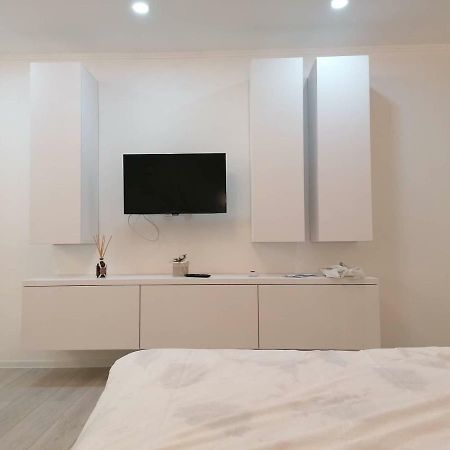 White Studio Apartment คลูจ-นาโปกา ภายนอก รูปภาพ