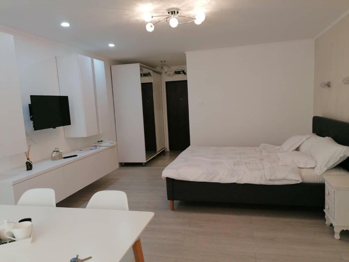 White Studio Apartment คลูจ-นาโปกา ภายนอก รูปภาพ